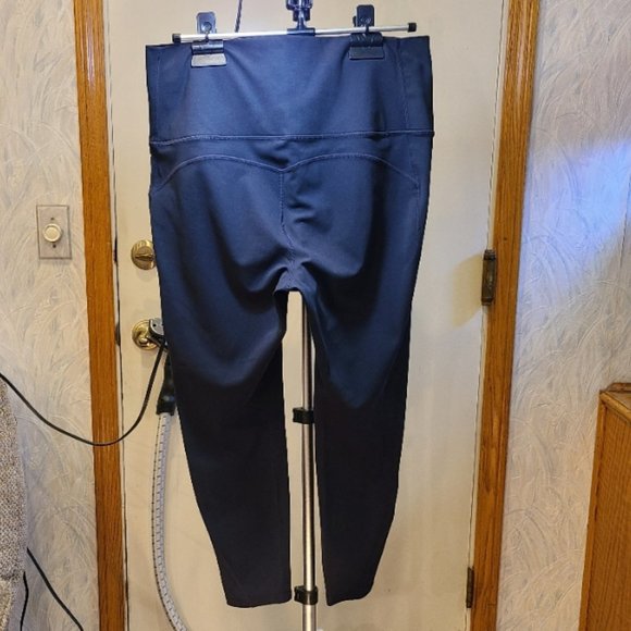 Fabletics Pure Luxe - Picture 4 of 10